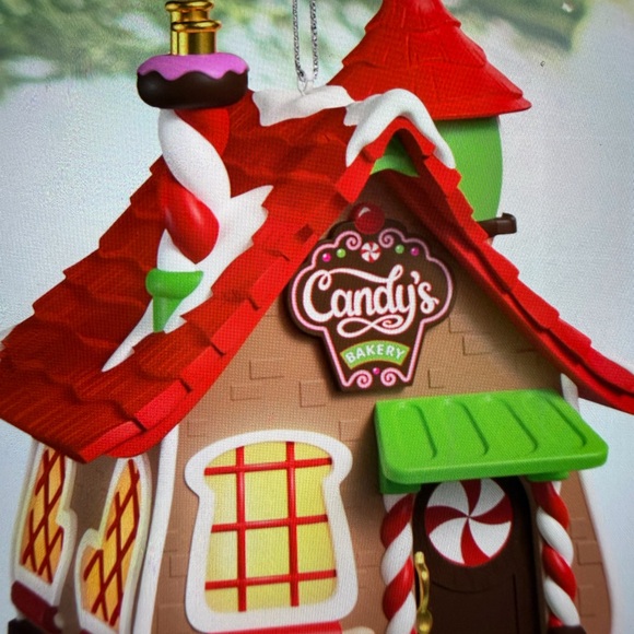 Hallmark Keepsake welcome to elf Ville Candy’s bakery ornaments, set of 2 44.99 - Picture 6 of 6